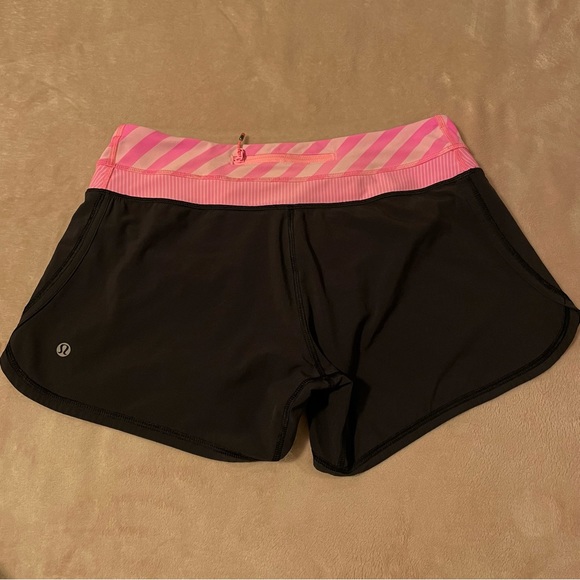 Lululemon short size 6 - Picture 3 of 8